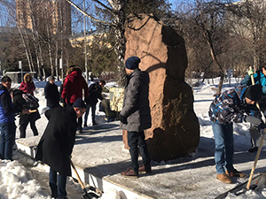 Маёвцы чтят подвиг героев: в университете прошла акция по благоустройству