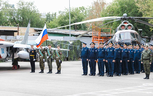 Выпускники Военного учебного центра при МАИ получили звание лейтенанта в День знаний