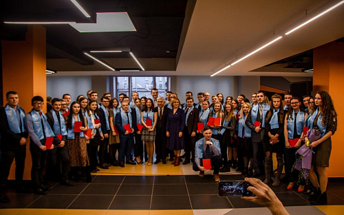 В МАИ состоялось торжественное вручение красных дипломов выпускникам 2020 года