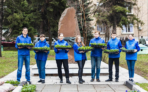 «Цветущая история» — в МАИ прошла патриотическая акция по высадке цветов